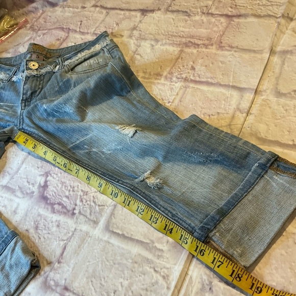 Vintage light Blue Washed Almost Famous Distressed Capri Size 26 - Picture 10 of 12